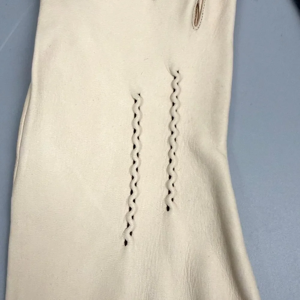 Vintage Deerskin Leather Gloves Cream Color size 7 Unlined
